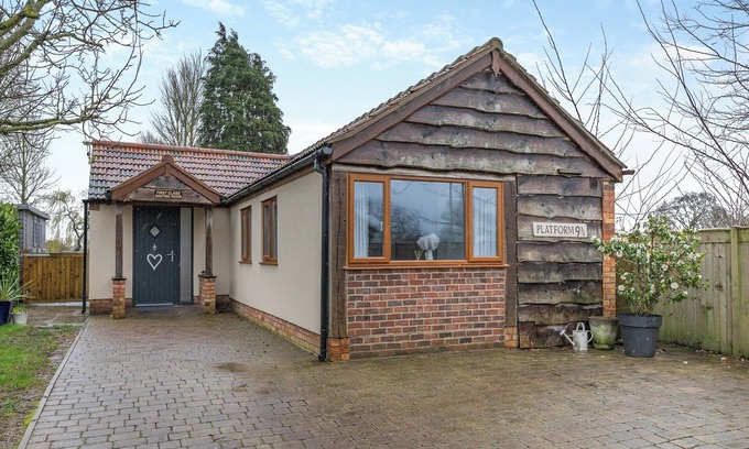 Taunton Cottage | 2 bedroom accommodation in Creech St. Michael, Taunton