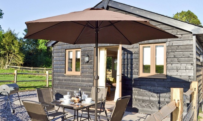 Battle Cottage | 2 bedroom accommodation in Whatlington, near Battle
