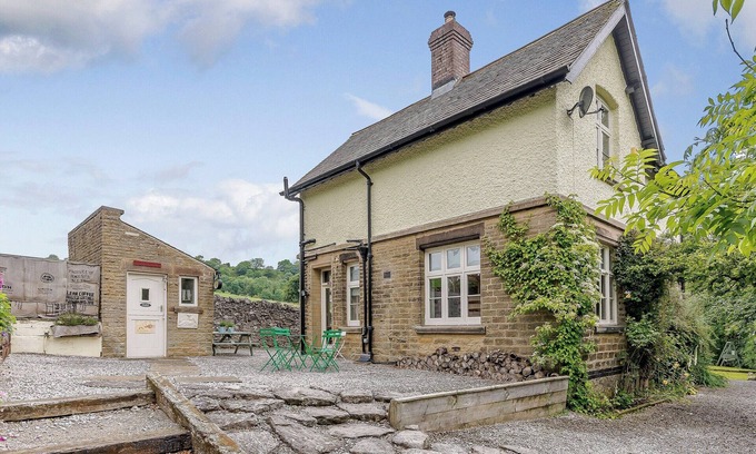 Millers Dale Cottage | 2 bedroom accommodation in Miller&rsquo;s Dale, near Buxton