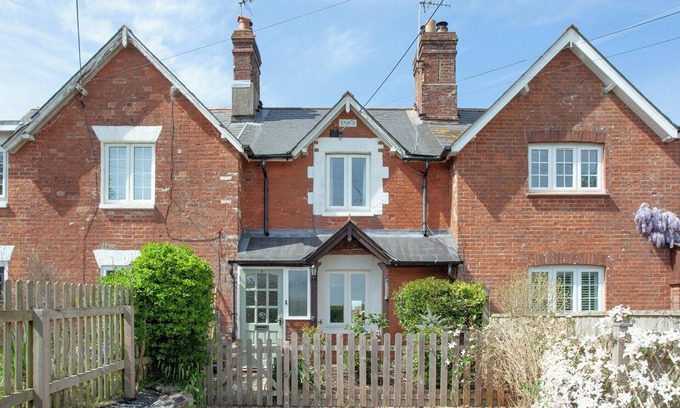 Clyst Saint George Cottage | 2 bedroom accommodation in Clyst St. George, near Exeter