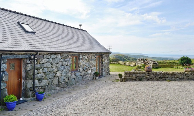 Harlech Cottage | 2 bedroom accommodation in Llanfair, near Harlech