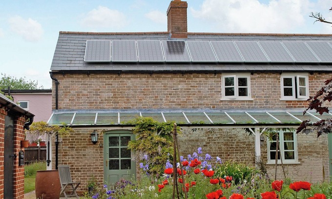 Great Blakenham Cottage | 2 bedroom accommodation in Little Blakenham, near Bramford
