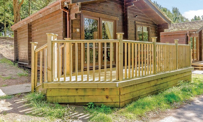 Edwinstowe Cabin | 2 bedroom accommodation in Sherwood Forest, Rufford