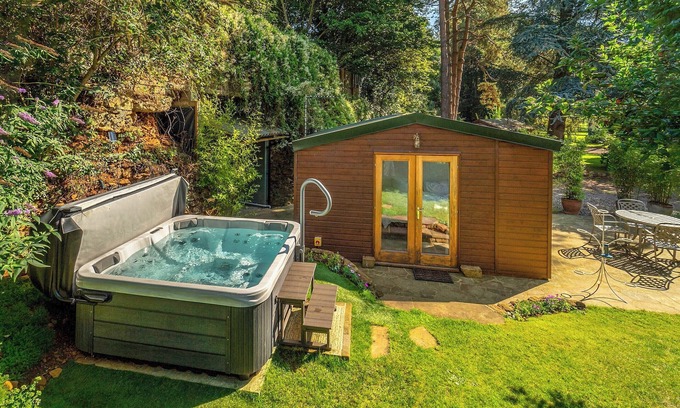 Sibford Gower Cottage | 2 bedroom accommodation in Ratley