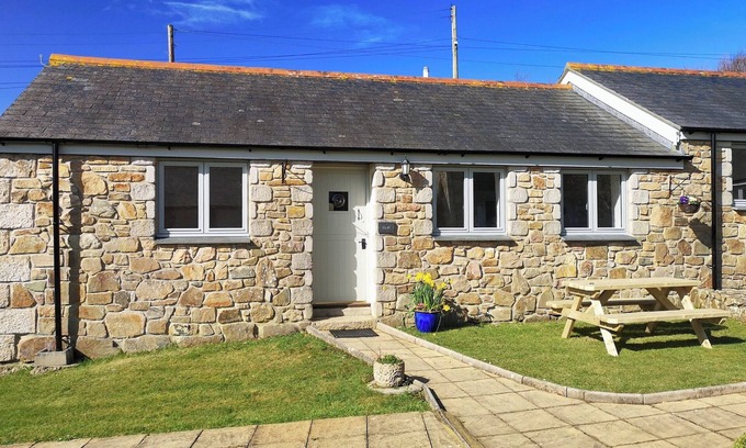 Redruth Cottage | 2 bedroom accommodation in Mawla, near Porthtowan