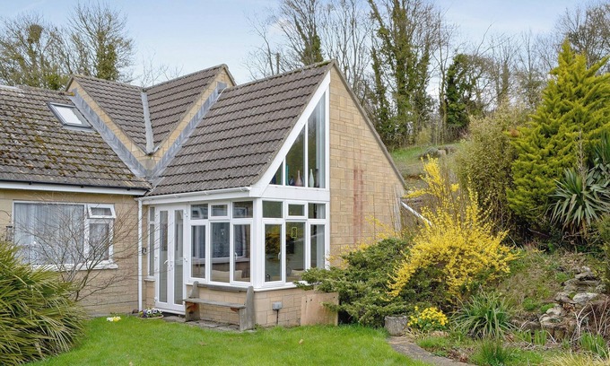 Stroud Cottage | 2 bedroom accommodation in Lypiatt Hill, near Stroud