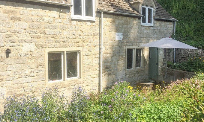 Stroud Cottage | 2 bedroom accommodation in Bussage, near Cirencester