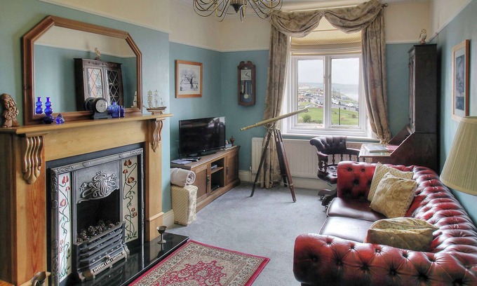 West Cliff Cottage | 2 bedroom accommodation in Whitby