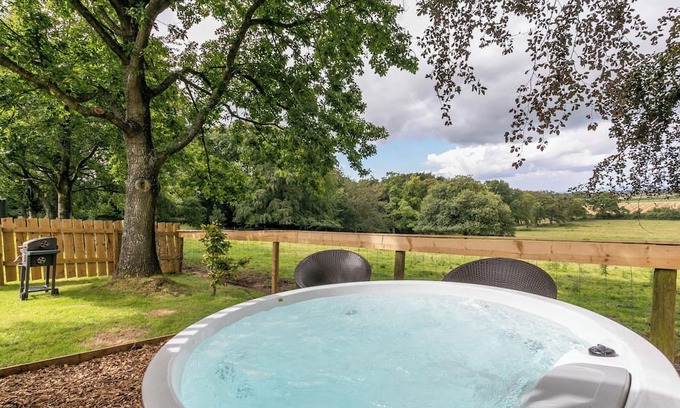 Wigton Ski Chalet | 2 bedroom accommodation in Wigton