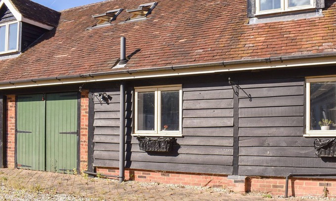 Hook House | 2 bedroom accommodation in Hook, near Alton