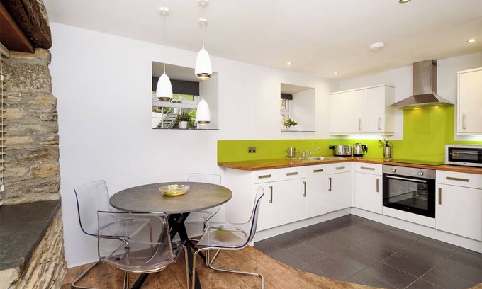 Looe Cottage | 2 bedroom accommodation in Watergate, Looe