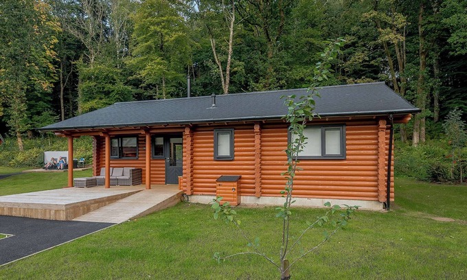 Annbank Ski Chalet | 2 bedroom accommodation in Annbank, Ayr