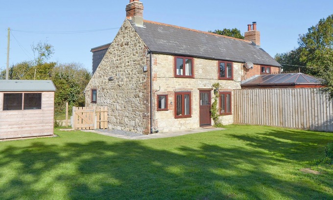 Porchfield Cottage | 2 bedroom accommodation in Porchfield, near Newport
