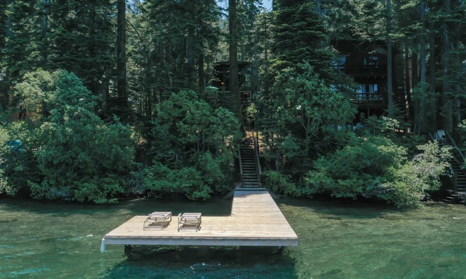 Truckee Cabin | 2 bedroom and Loft, 2 bath, sleeps 6. Donner Lakefront w/private dock DLR#013