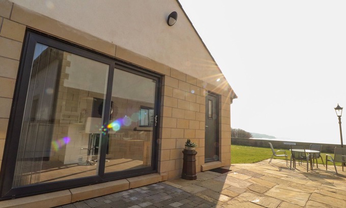 Heysham Cottage | 2 BEDROOM ANNEXE, country holiday cottage in Morecambe