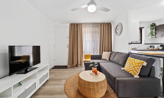 Mount Warren Park Villa | 2 Bedroom Apartment between Brisbane & Gold Coast