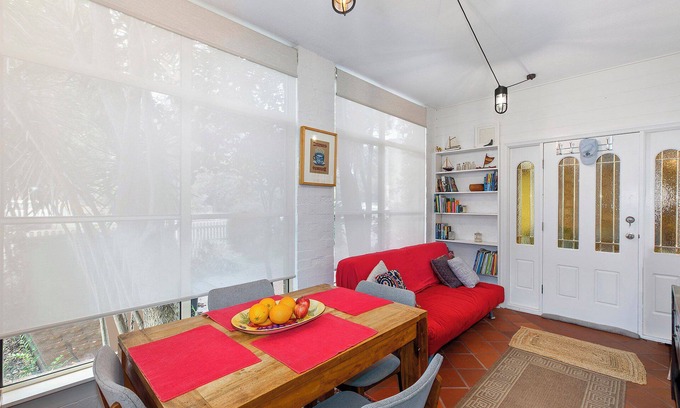 Noraville Apartment | 2 bedroom apartment 1 min walk from beach!nnFamily friendly sleeping 6 people.