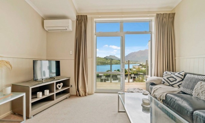 Frankton Apartment | 2-BEDROOM APARTMENT - BEECHWOOD