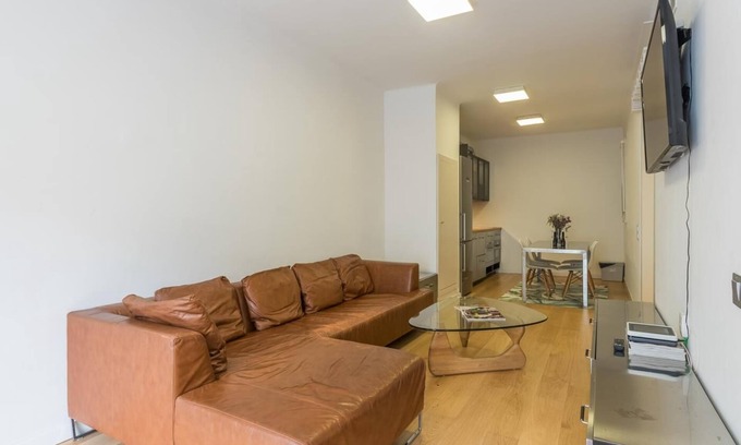 El Putget i Farro Apartment | 2 bedroom apartment in uptown area for temporary rentals