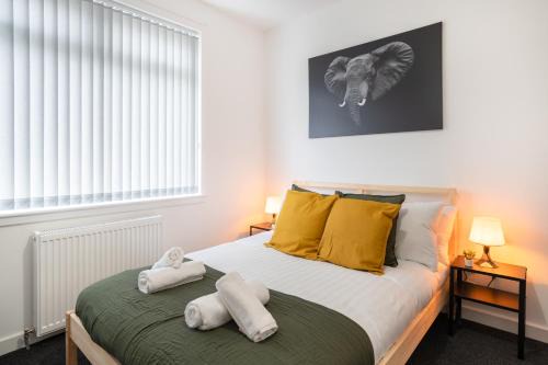 Wishaw Apartment | 2 Bedroom Apartment-Free Parking