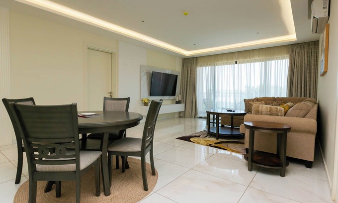 Labadi Apartment | 2-bedroom apartment in amazing Accra with WiFi, fitness room, AC