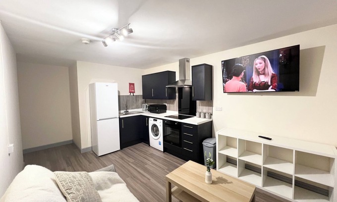 Derby Apartment | 2-Bedroom Apartment in Derby with Car Park & WiFi