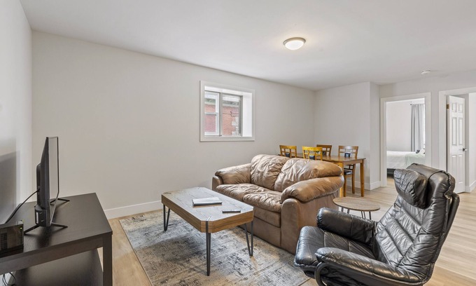 Exeter Apartment | 2 Bedroom Apartment In Exeter - Bo's BNBs Unit 3