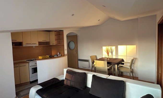 Ohrid Apartment | 2-bedroom apartment in fabulous Ohër with WiFi, AC