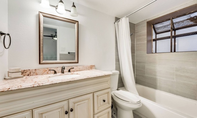 Vickery Meadow Apartment | 2-bedroom apartment in superb Dallas with WiFi, AC