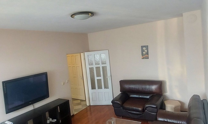 Hristo Botev Apartment | 2-bedroom apartment in the center of Varna with AC, WiFi+TV and FREE PARKING!