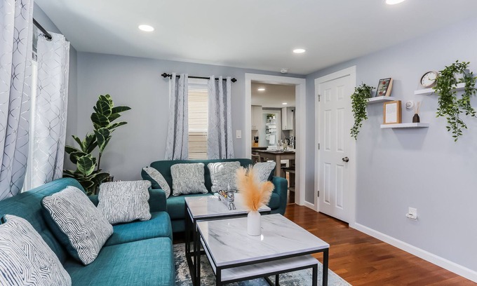 Bristol Apartment | 2 BEDROOM APARTMENT IN BRISTOL NEAR PLAINVILLE