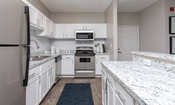 Town Center Apartment | 2-bedroom apartment in fantastic Kennesaw with fitness room, AC