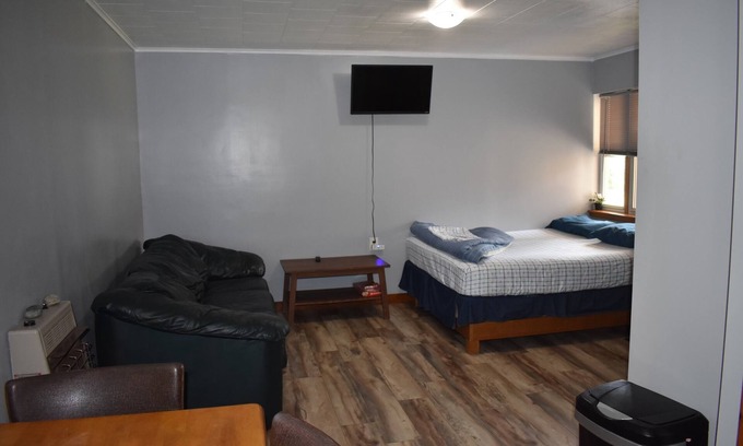 Greentown Apartment | 2 Bedroom Apartment Situated at the Heart of Promised Land State Park