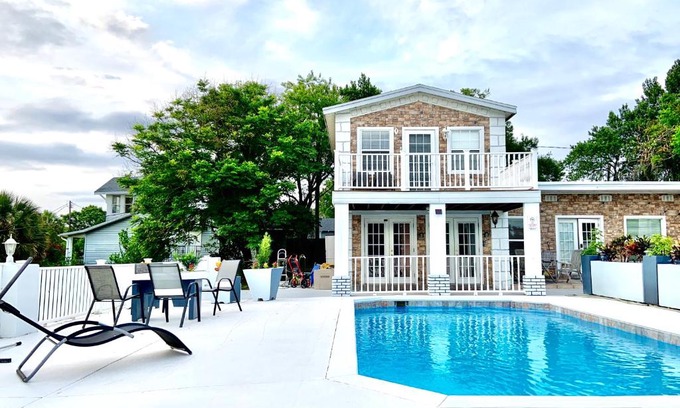 Auburndale Apartment | 2 Bedroom Apartment