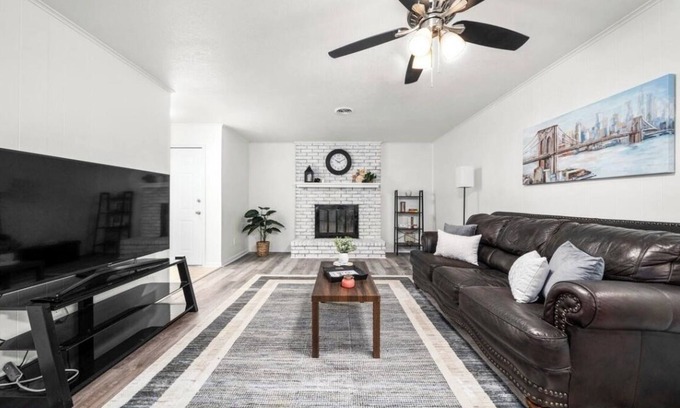 Fort Smith Apartment | 2-bedroom apartment in cool Fort Smith with AC