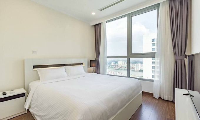 Hang Xanh Apartment | 2 Bedroom Apartment - Vinhomes Central Park