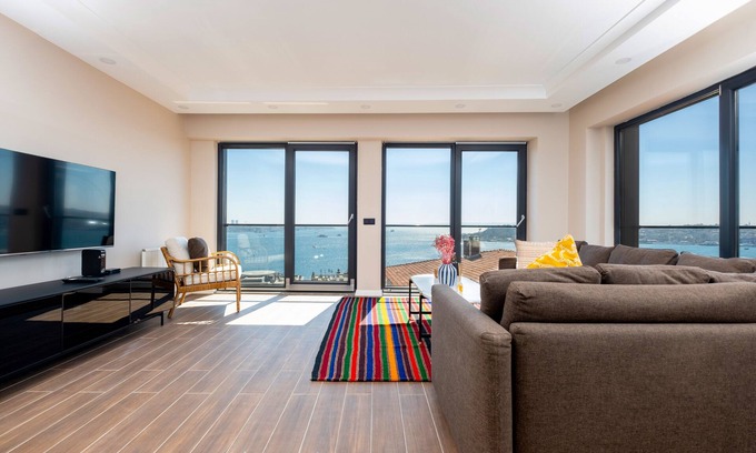Taksim Apartment | 2-bedroom apartment with Bosphorus view, WiFi and AC in brilliant Istanbul