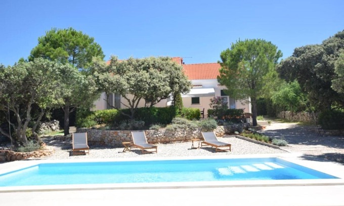 Mandre Apartment | 2-bedroom apartment with private terrace and shared swimming pool