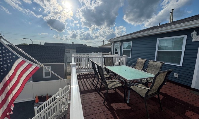 Ortley Beach Apartment | 2 Bedroom Apt with Deck 1.5 Blocks from ocean unit 4