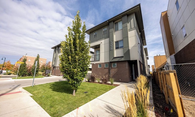 Arvada House | 2 Bedroom Arvada Escape