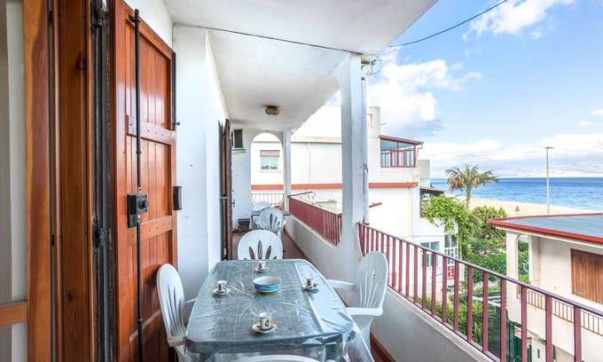 Mili San Pietro Apartment | 2 bedroom awesome apartment in Messina