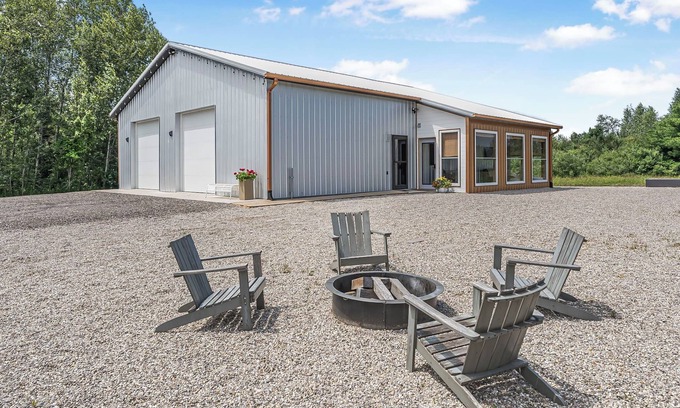 Rapid City House | 2 Bedroom Barndominium with loft, minutes away from charming Elk Rapids