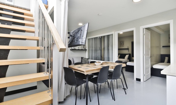 Mile End Apartment | 2 Bedroom Basement Hotel Suite Ideal for 6 ppl 105