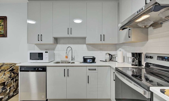 Surrey Newton House | 2 Bedroom basement suite in a newly built house in a great neighborhood, Surrey
