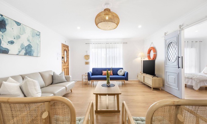 Pialba House | 2 Bedroom Beach Home Hervey Bay & New Fit Out