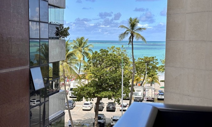 Pajucara Apartment | 2-bedroom beachfront apartment in Pajuçara