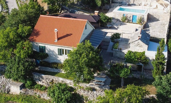 Benkovac House | 2 bedroom beautiful home in Popovici