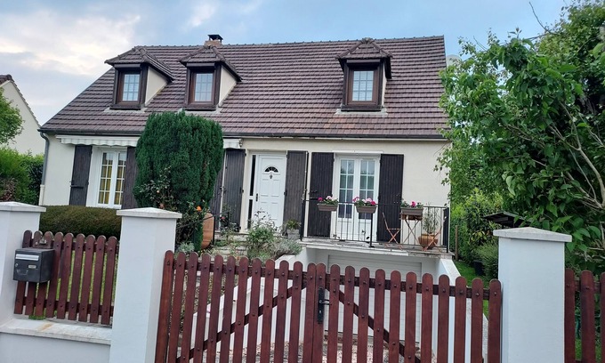 Gouvieux Bed & Breakfast | 2 Bedroom Bed & breakfast in Gouvieux