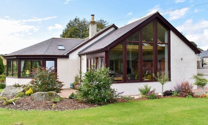 Milltimber House | 2 Bedroom bungalow Aberdeen within the beautiful countryside.