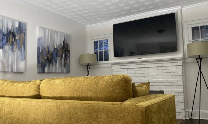 Sylvan Hills House | 2 Bedroom Bungalow in the heart of Atlanta